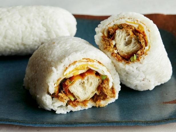 Zubereitung - Fan Tuan: Thailändische Klebreisrolle gefüllt mit Eiern, Gemüse und Schweinefleisch